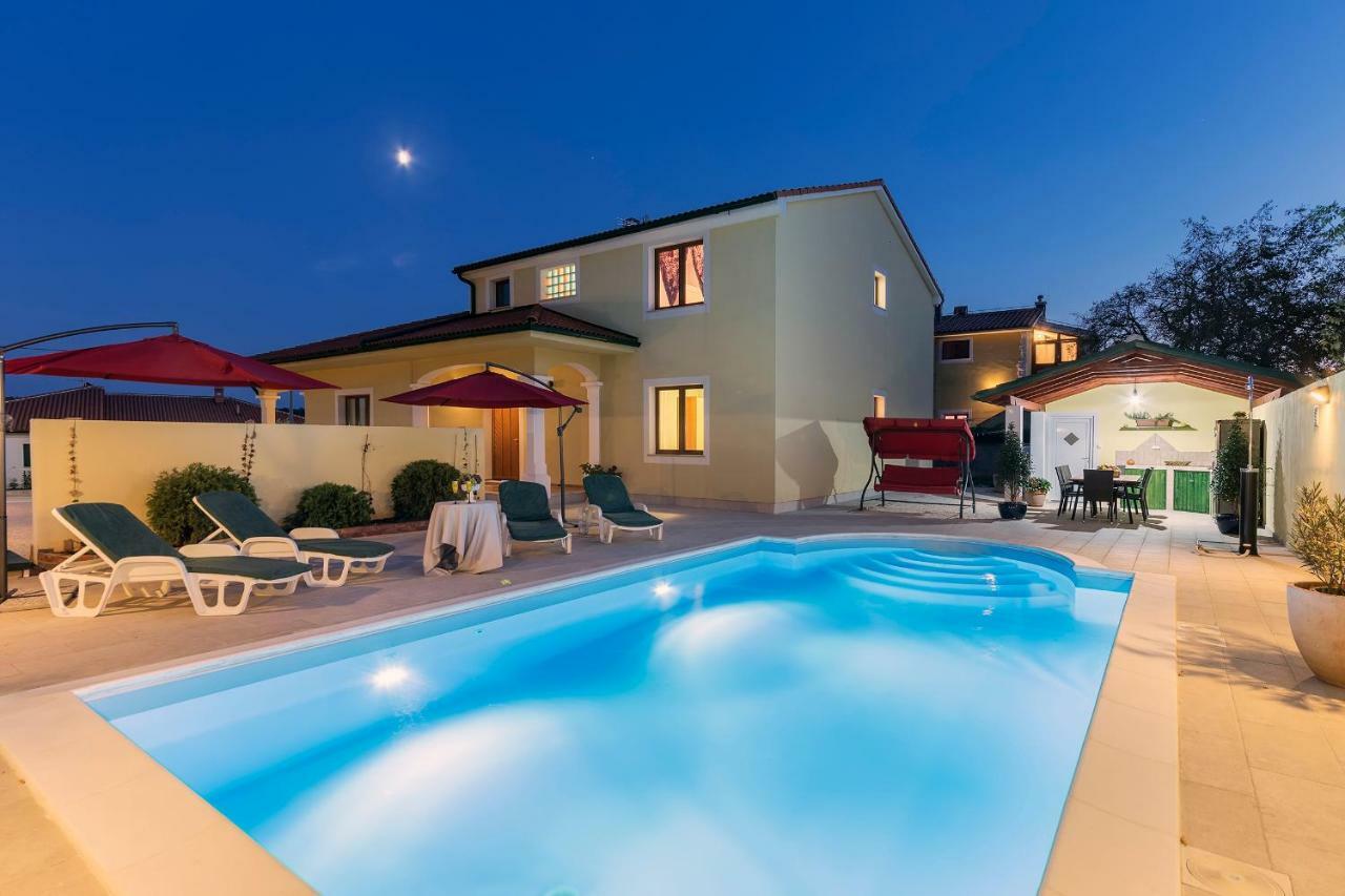 Villa Monique วอดิยัน ภายนอก รูปภาพ