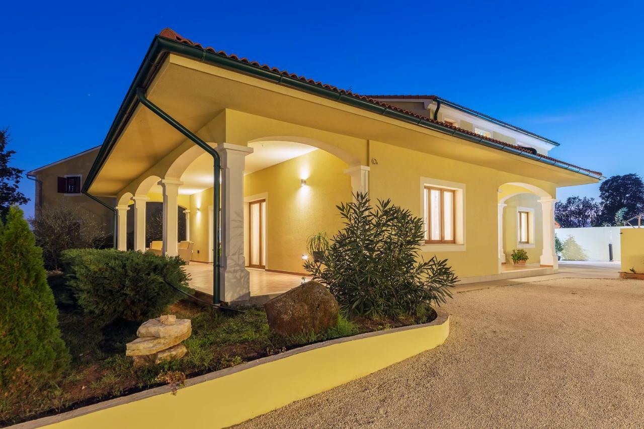 Villa Monique วอดิยัน ภายนอก รูปภาพ