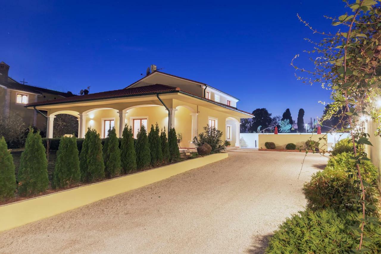 Villa Monique วอดิยัน ภายนอก รูปภาพ